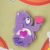 Harmony Bear Brooch -King Louie Shop 213982 Erst Wilder 41896 Harmony Bear Carebear Purple Pink Heart 220204 604 W category