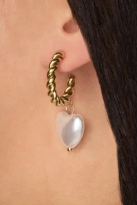 Lovely Pearl Earrings In Gold