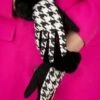 Kandi Gloves In Black And White -King Louie Shop 246340 Amici 48125 Black White Kandi Gloves 20230823 008 category
