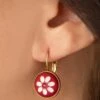 Goldplated Daisy Dot Earrings In Red 2 Goldplated Daisy Dot Earrings In Red -King Louie Shop 247097 Urban Hippies 48754 hairclip set gold flowers 230906 0008W category